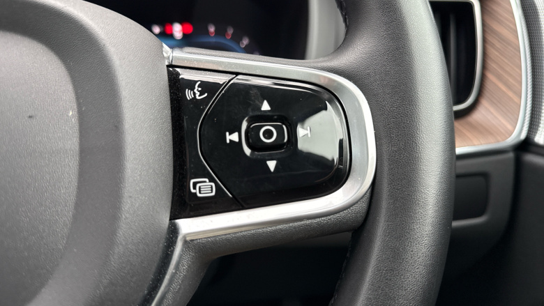 Volvo XC60 2.0 B5P Ultimate Dark 5dr AWD Geartronic Petrol Estate